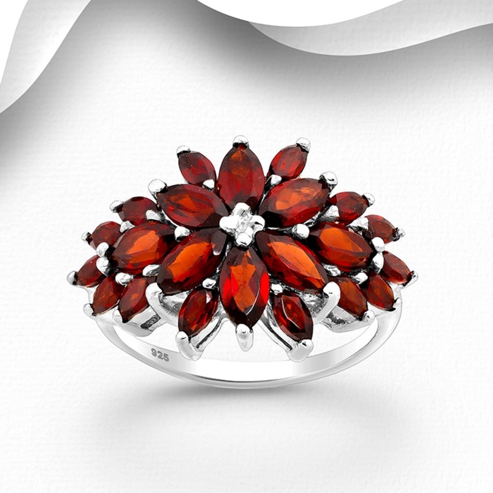 STERLING SILVER & GARNET VINTAGE STYLE COCKTAIL RING